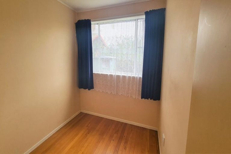 Photo of property in 34 Islington Avenue, New Lynn, Auckland, 0600