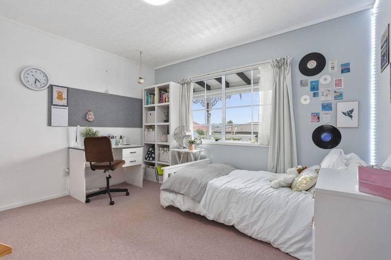 Photo of property in 56 James Laurie Street, Henderson, Auckland, 0612