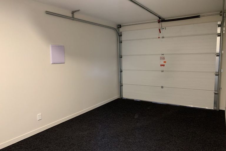 Photo of property in 17 Dinaric Lane, Westgate, 0814