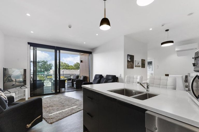 Photo of property in 34a Lake Street, Cambridge, 3434