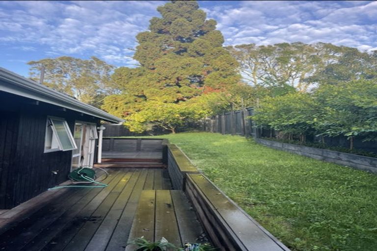 Photo of property in 2/41 Ravenwood Drive, Forrest Hill, Auckland, 0620