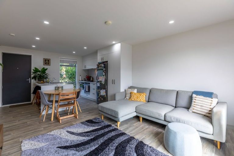 Photo of property in 6 Kanorau Place, Mangere, Auckland, 2022