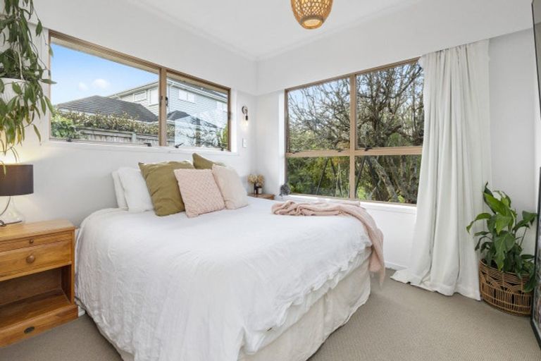 Photo of property in 2 Hartles Place, Mellons Bay, Auckland, 2014