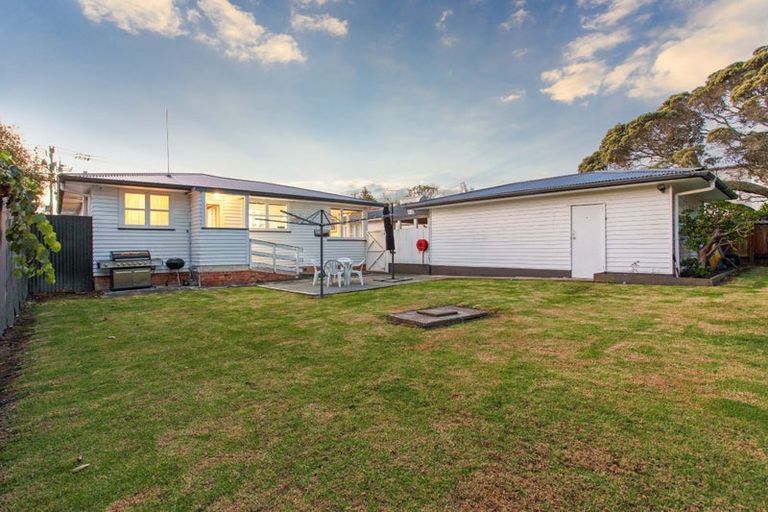 Photo of property in 84 Matipo Road, Te Atatu Peninsula, Auckland, 0610