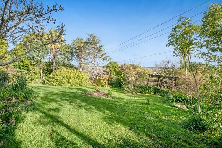 Photo of property in 2 Hand Road, Helensville, 0800