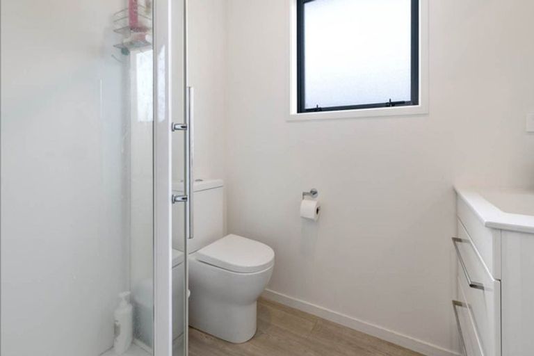 Photo of property in 14 Peachgrove Road, Te Atatu Peninsula, Auckland, 0610