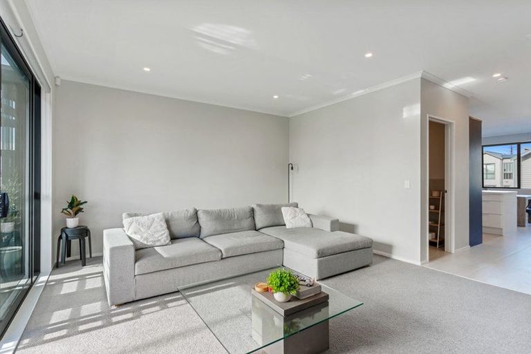 Photo of property in 6/4 Matimati Place, Hobsonville, Auckland, 0616