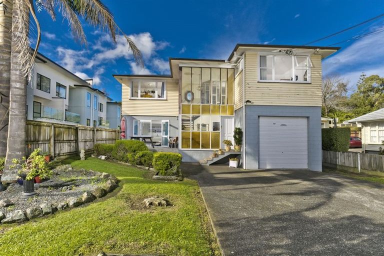 Photo of property in 11 Preston Avenue, Henderson, Auckland, 0610