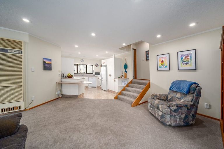 Photo of property in 36 Albatross Close, Whitby, Porirua, 5024