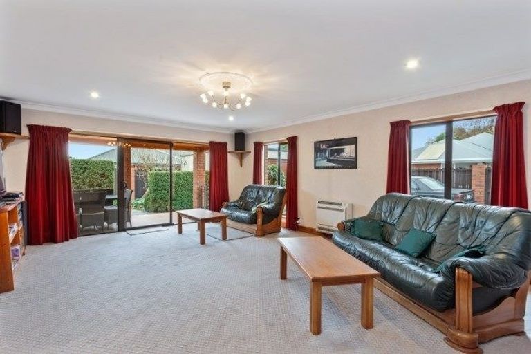 Photo of property in 6 Hinton Place, Rangiora, 7400