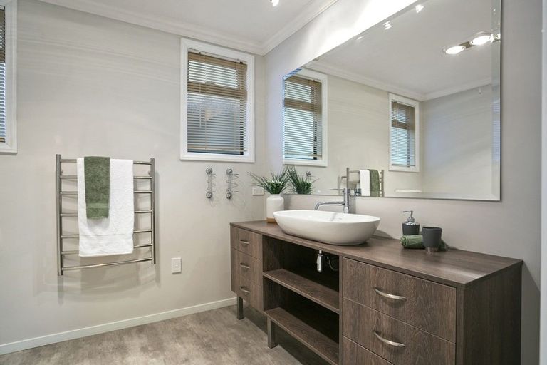 Photo of property in 10 Queen Street, Cambridge, 3434