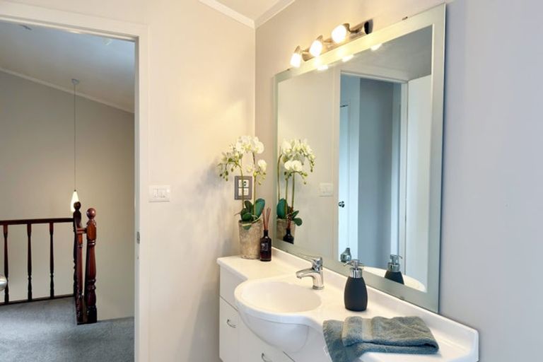 Photo of property in 16 Onetaunga Road, Chatswood, Auckland, 0626