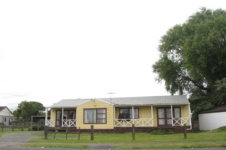 Photo of property in 17 Manuroa Road, Takanini, 2112