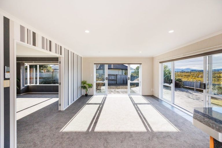 Photo of property in 20 Johnstone Drive, Fitzherbert, Palmerston North, 4410