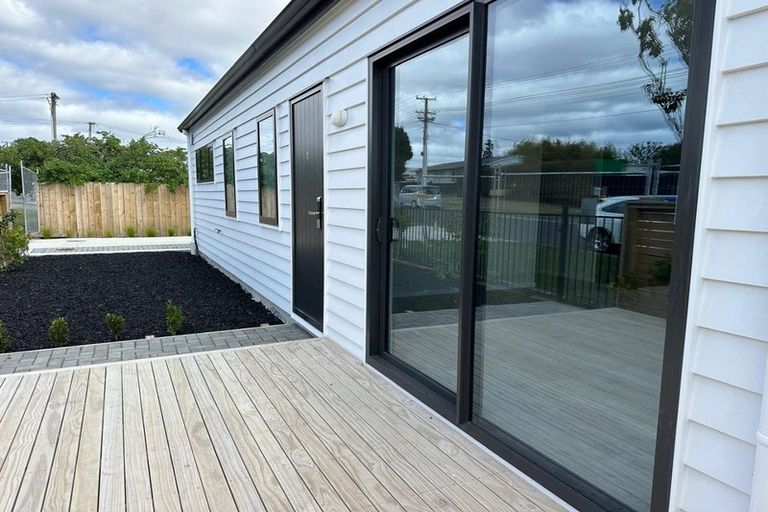 Photo of property in 62a Woodside Road, Massey, Auckland, 0614