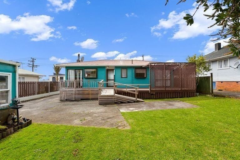Photo of property in 12 Garelja Road, Henderson, Auckland, 0612