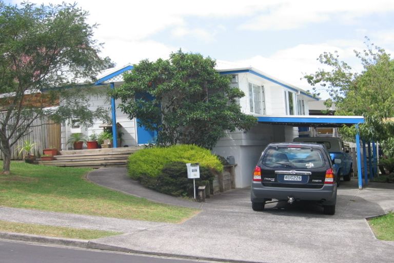 Photo of property in 1/5 Fernlea Rise, Bayview, Auckland, 0629