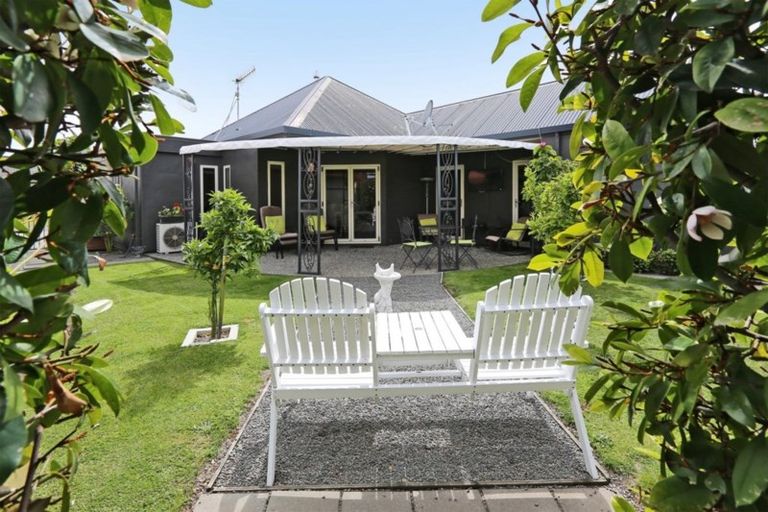 Photo of property in 2 Queens Walk, Taradale, Napier, 4112