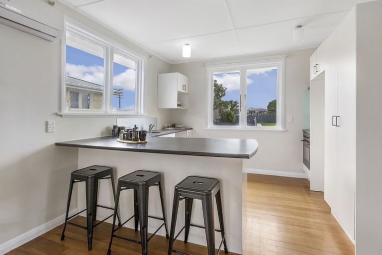 Photo of property in 2a Taupiri Crescent, Titahi Bay, Porirua, 5022