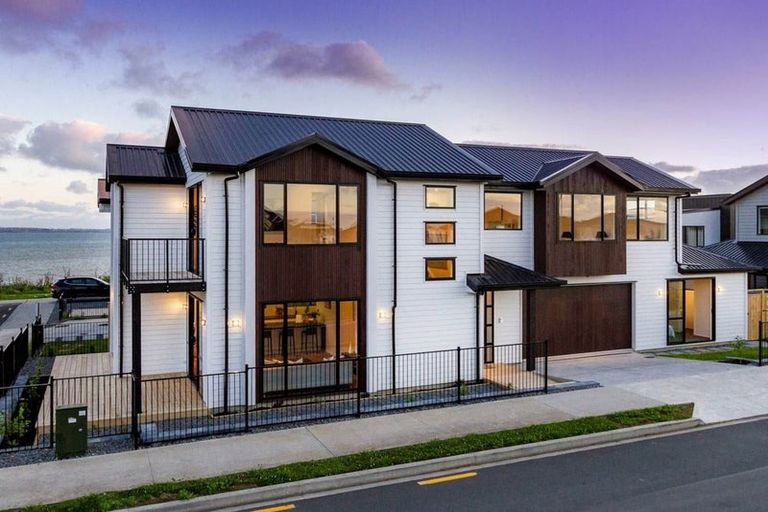 Photo of property in 1 Turbine Way, Hobsonville, Auckland, 0616