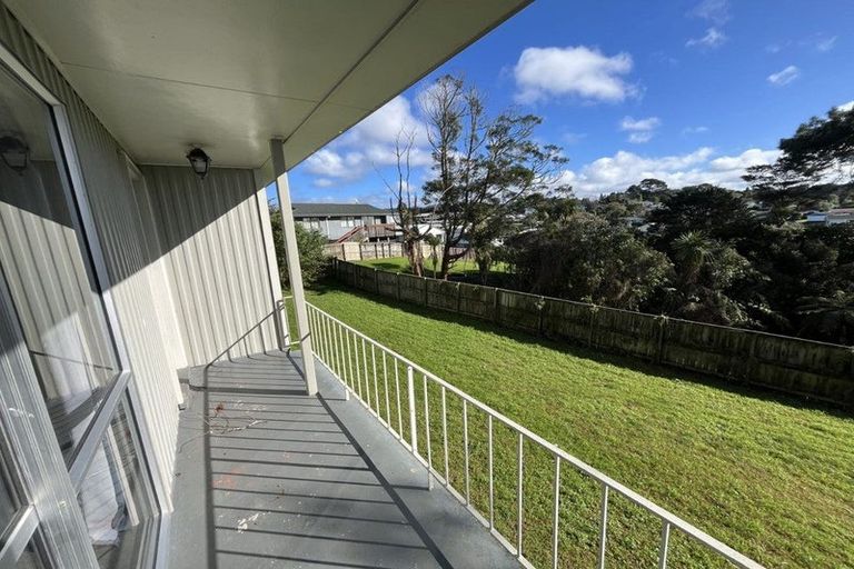 Photo of property in 13 Adam Sunde Place, Glen Eden, Auckland, 0602