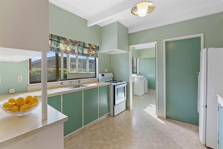 Photo of property in 1 Miro Street, Waikanae, 5036