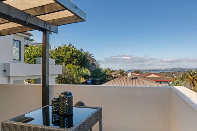 Photo of property in 22a Van Dyke Place, West Harbour, Auckland, 0618