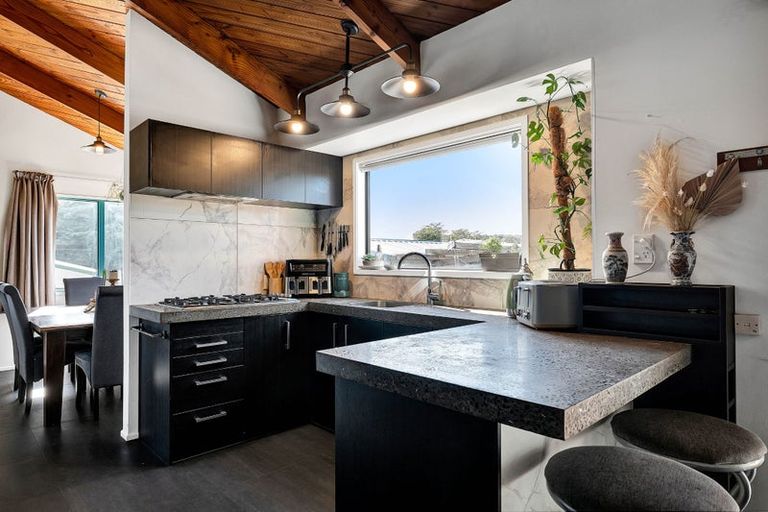 Photo of property in 28b Poplar Grove, Whalers Gate, New Plymouth, 4310