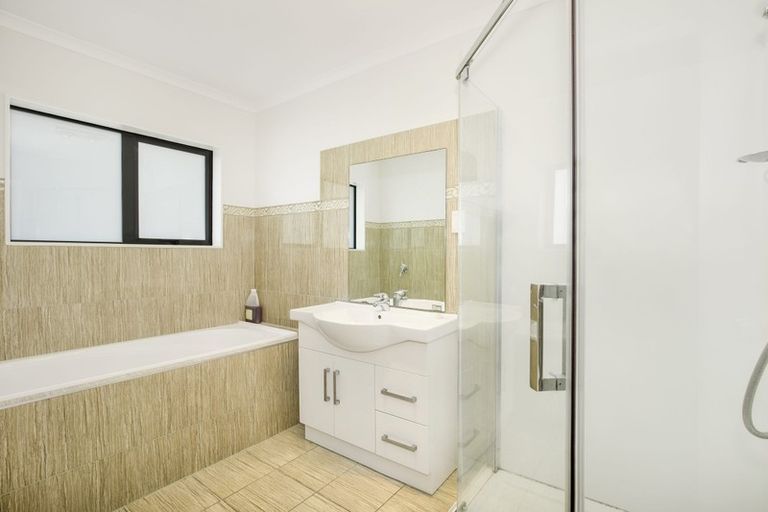 Photo of property in 125 Keri Vista Rise, Papakura, 2110