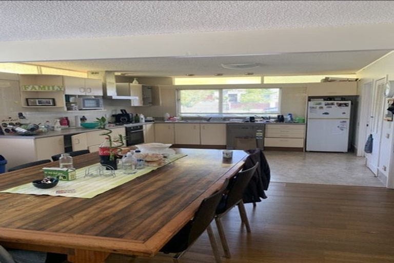 Photo of property in 60 Chelsea View Drive, Chatswood, Auckland, 0626