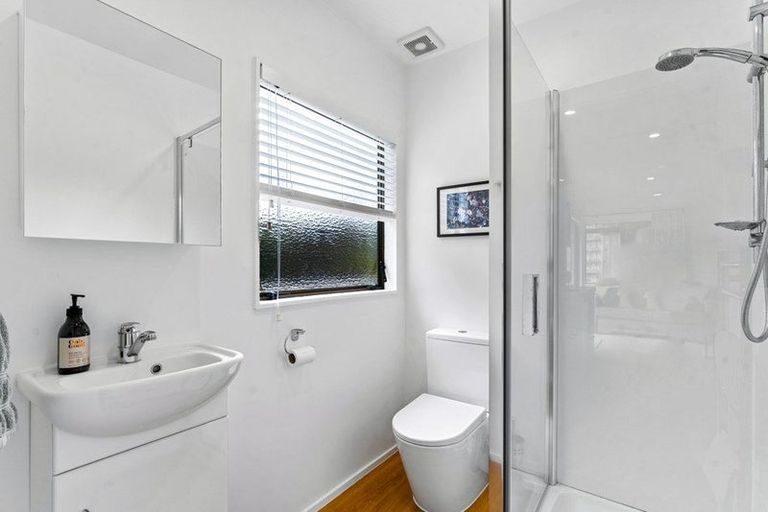 Photo of property in 10 Mosman Place, Chatswood, Auckland, 0626