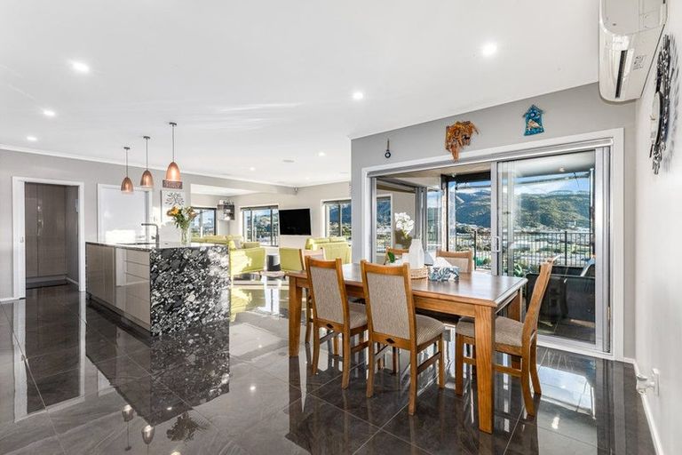 Photo of property in 10 Omaka Place, Aotea, Porirua, 5024