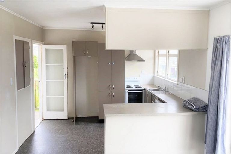 Photo of property in 194 Don Buck Road, Massey, Auckland, 0614