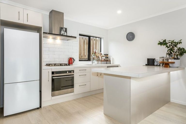 Photo of property in 9u7 Surrey Street, Tawa, Wellington, 5028