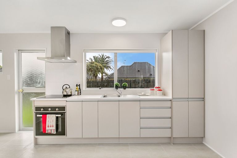 Photo of property in 2/22 Bingara Place, Favona, Auckland, 2024