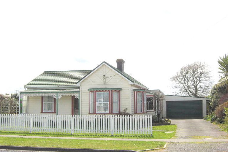 Photo of property in 18 Falstaff Street, Stratford, 4332