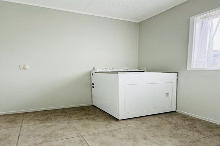 Photo of property in 52 Keegan Drive, Massey, Auckland, 0614