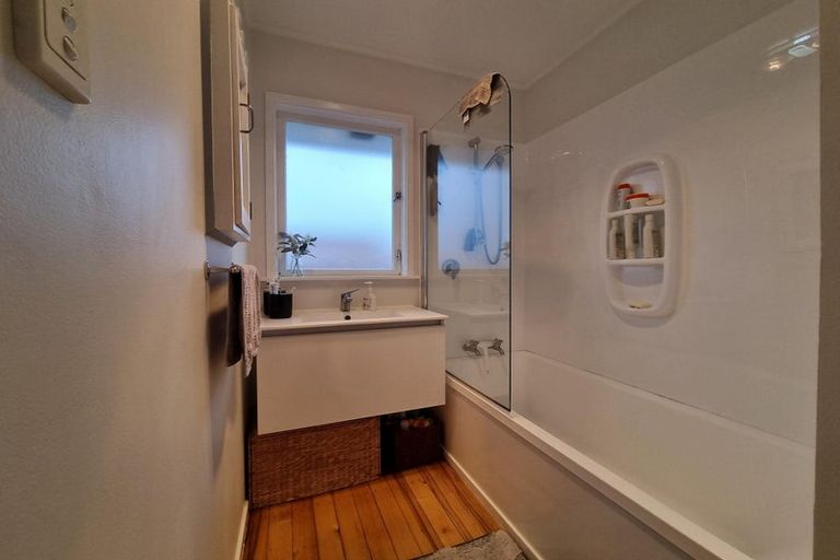 Photo of property in 1 Selwyn Crescent, Forrest Hill, Auckland, 0620