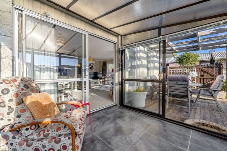 Photo of property in 96 Englefield Road, Northwood, Christchurch, 8051