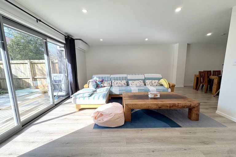 Photo of property in 6c Buisson Glade, West Harbour, Auckland, 0618