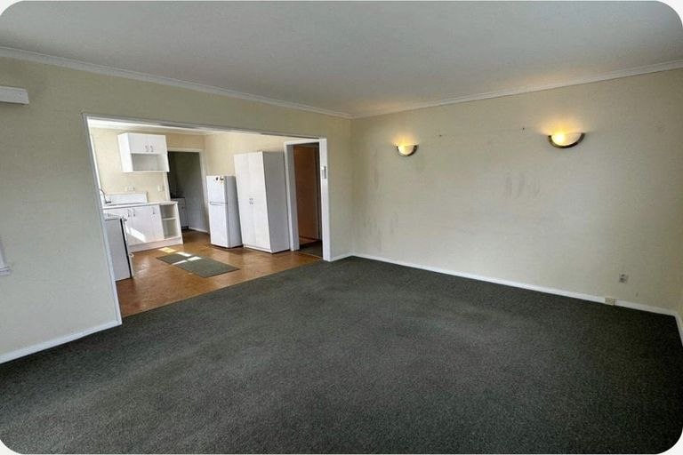 Photo of property in 16 Hawthorn Crescent, Stokes Valley, Lower Hutt, 5019