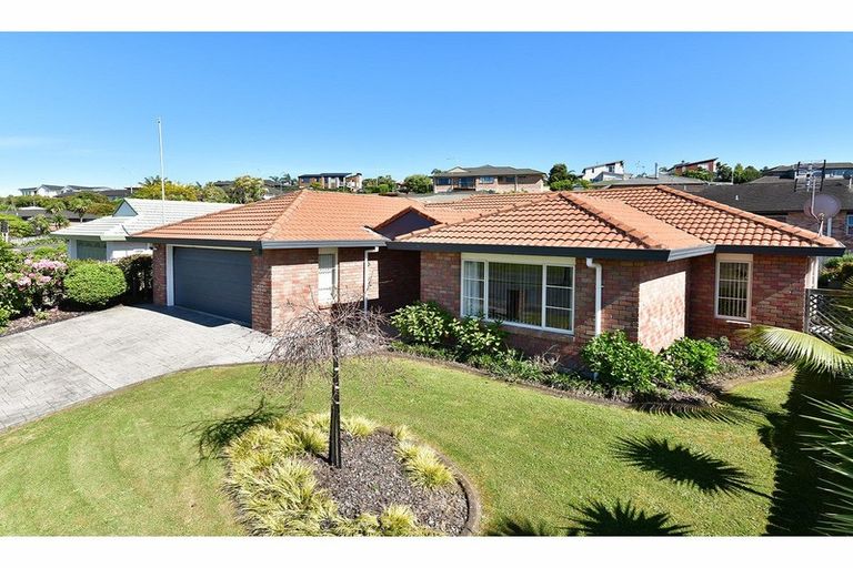 Photo of property in 110 Lakeside Drive, Orewa, 0931