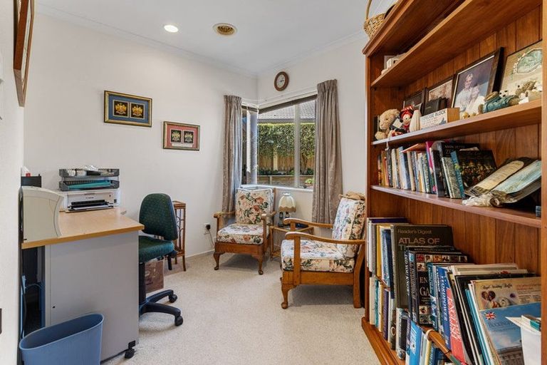 Photo of property in 5 Burleigh Place, Rototuna, Hamilton, 3210