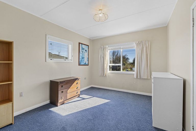Photo of property in 2 Turakina Street, Merrilands, New Plymouth, 4312