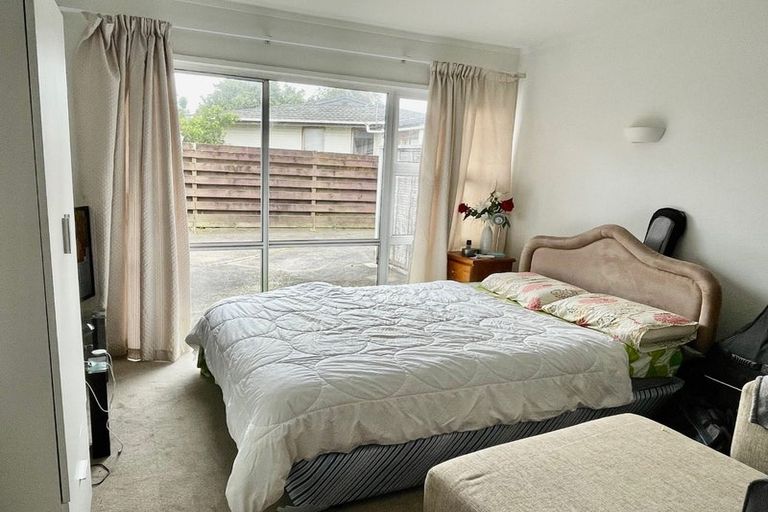 Photo of property in 22 Vanbrugh Place, Bucklands Beach, Auckland, 2014