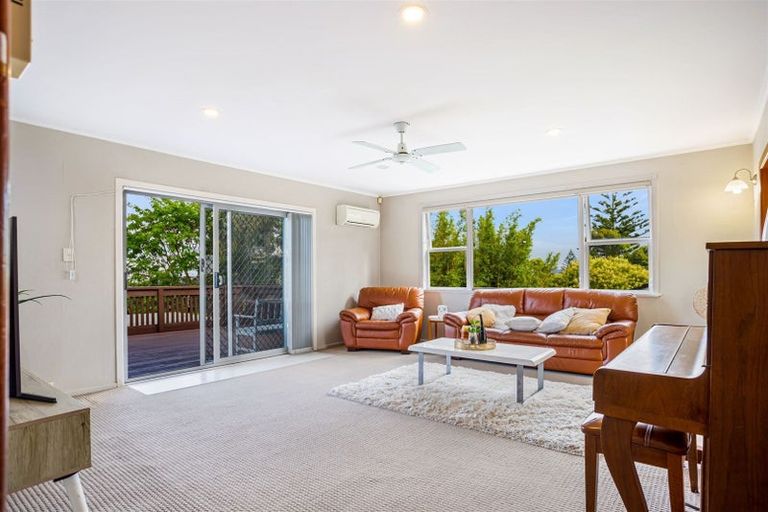 Photo of property in 12 Crompton Road, Massey, Auckland, 0614