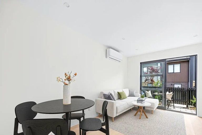 Photo of property in 3/476 West Coast Road, Glen Eden, Auckland, 0602