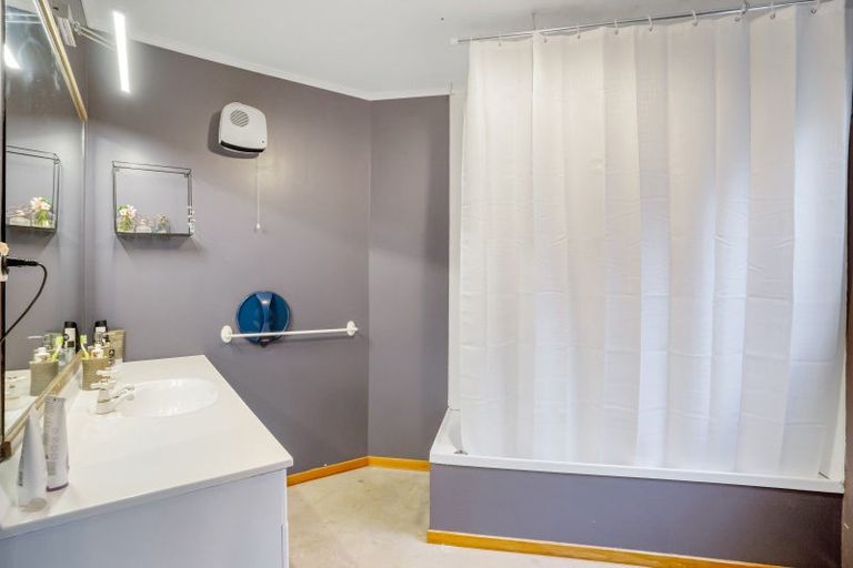 Photo of property in 37 Anne Street, Winton, 9720