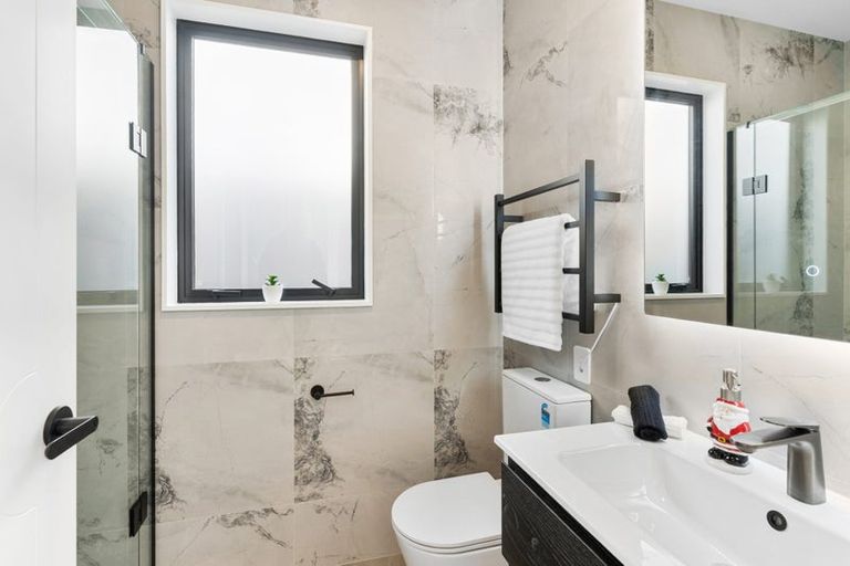 Photo of property in 42 Taukahiwi Road, Pukekohe, 2120