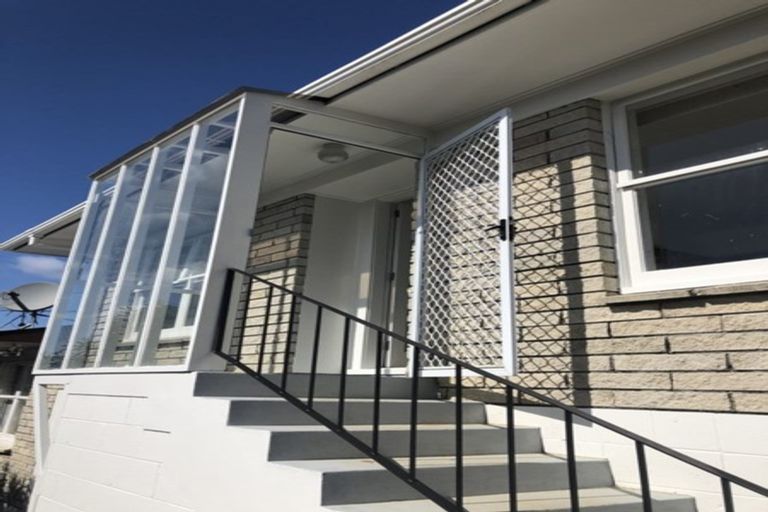 Photo of property in 1/36 Girrahween Drive, Totara Vale, Auckland, 0629